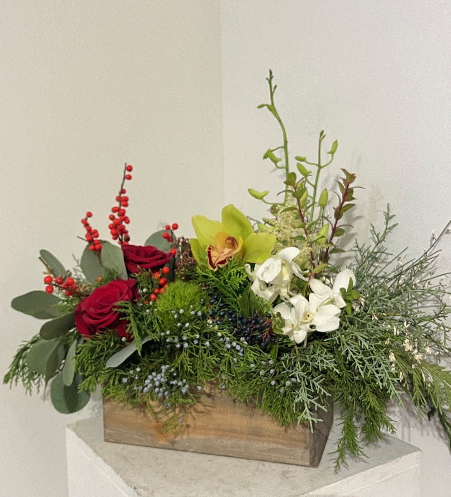 Elegant Holiday Table Arrangement