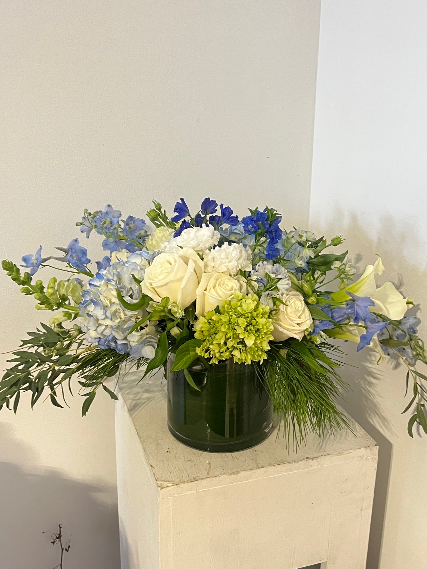 Snow and Sky Table Arrangement